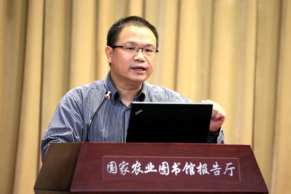 国务院学位办公室欧百钢处长做报告_副本3.jpg