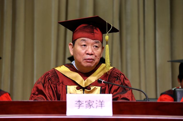 C:\Users\Administrator\Desktop\李家洋_副本.jpg