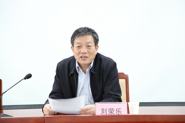 3 研究生院副院长、教学委员会副主任委员刘荣乐主持会议_副本.jpg