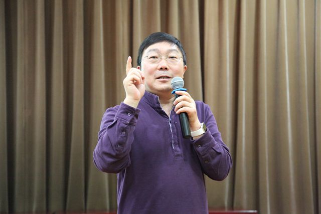 施钢教援做专题报告_副本.jpg