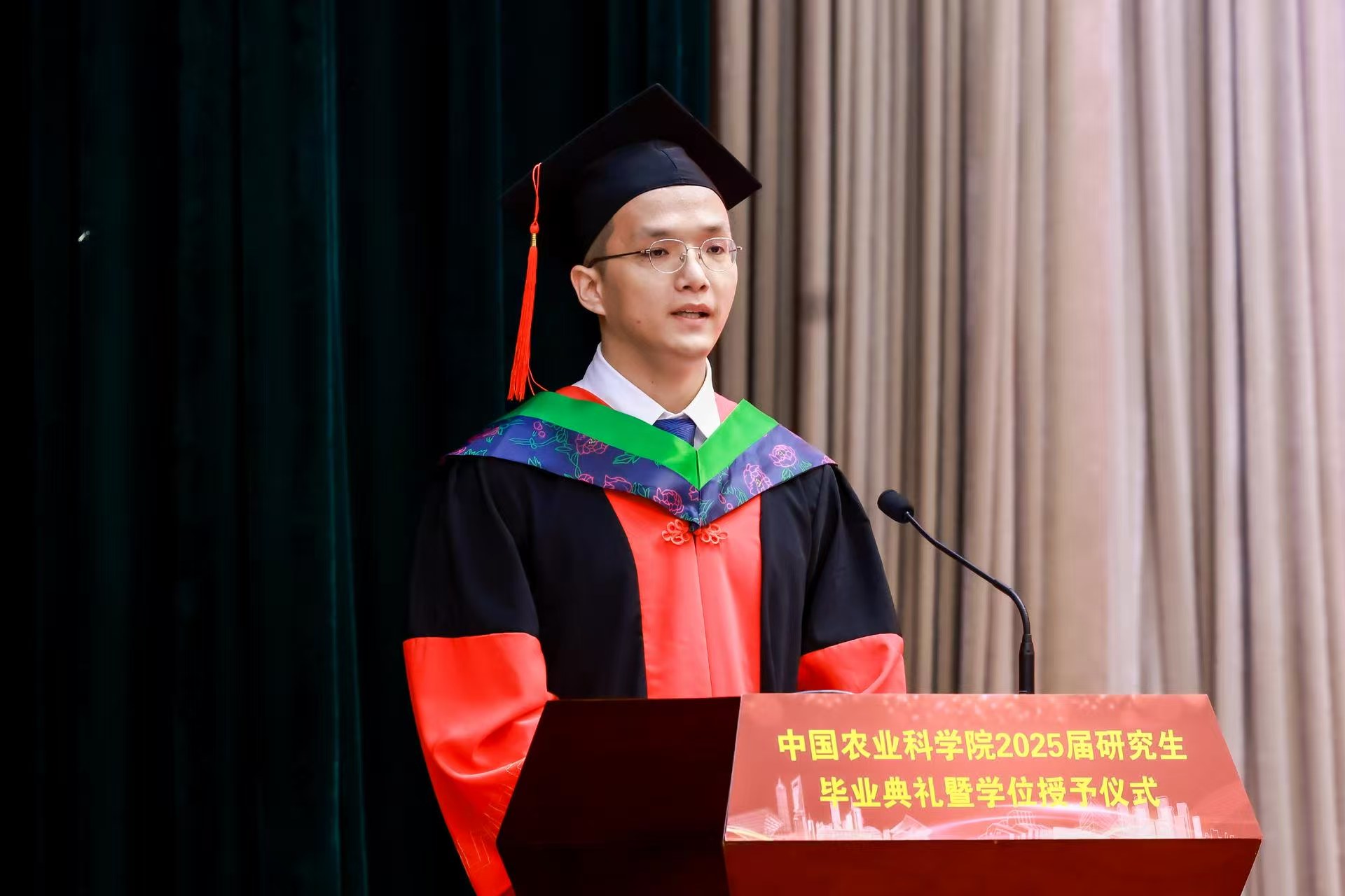 5-2025届博士研究生翟荣启发言.jpg
